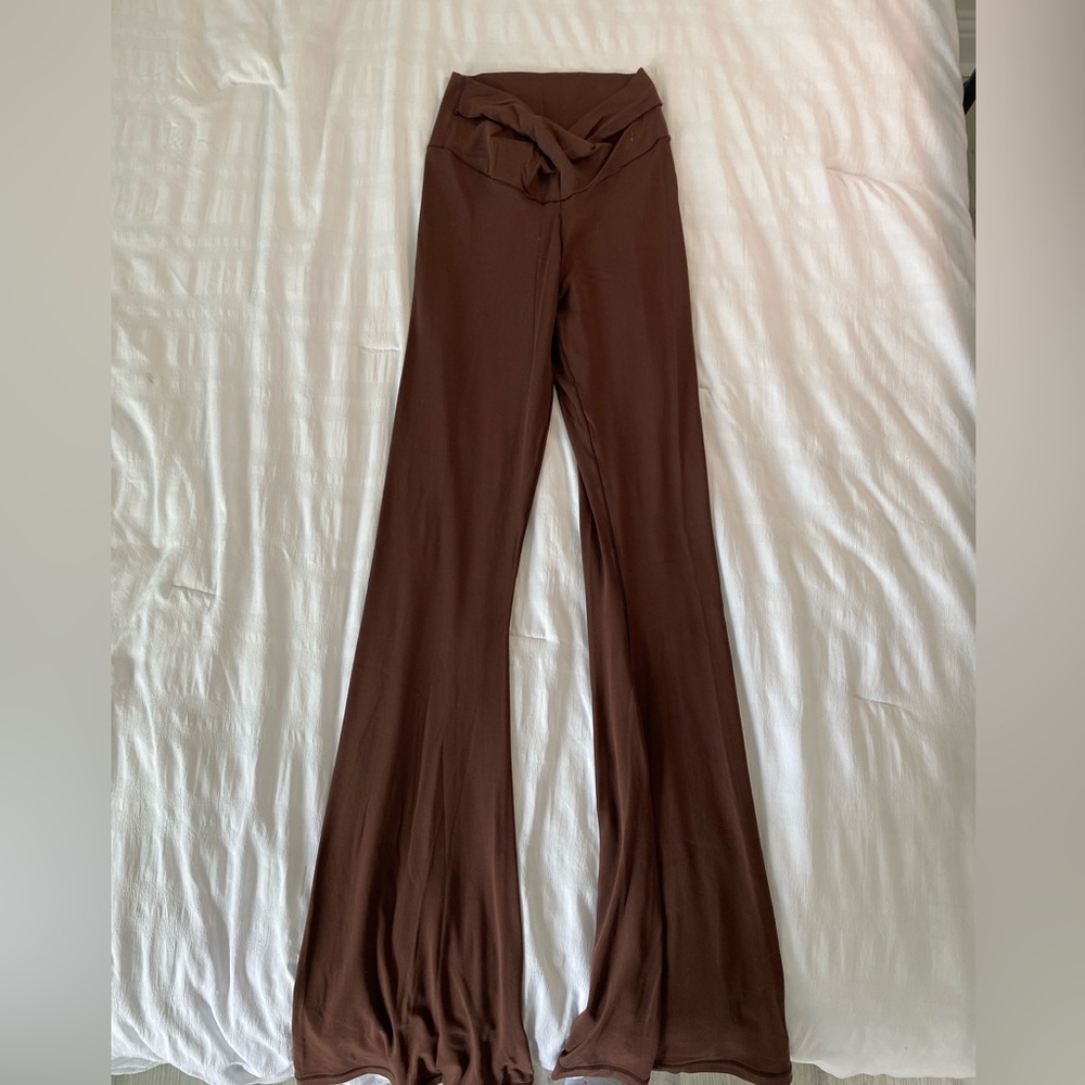 AERIE brown twisted waist flare leggings🍪